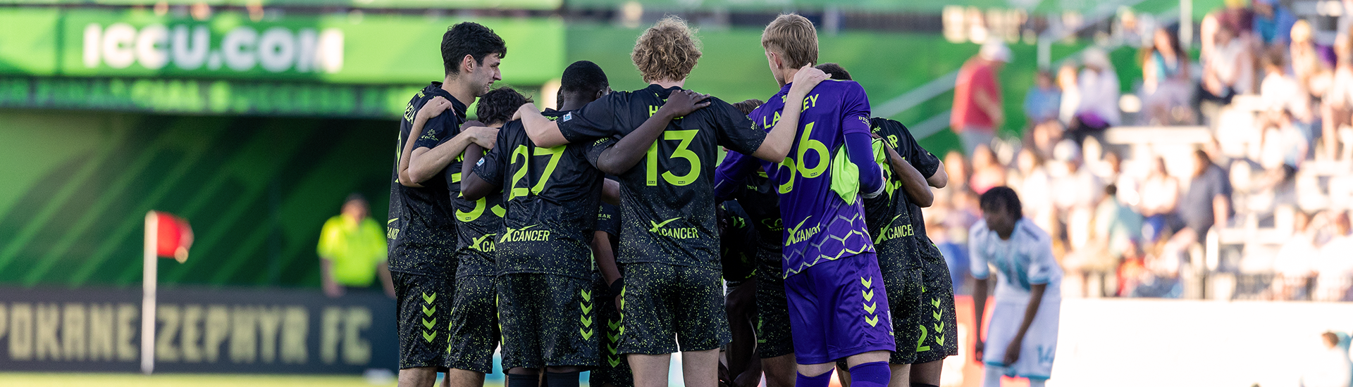 Union Omaha players huddling