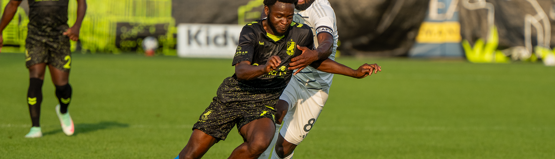 Lagos Kunga dribbling against Chattanooga