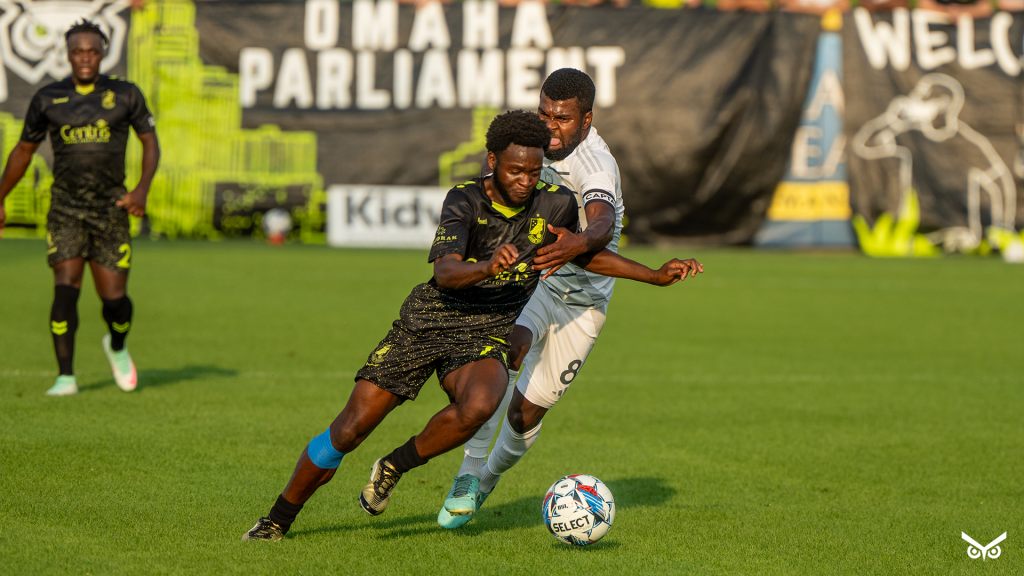 Lagos Kunga dribbling against Chattanooga